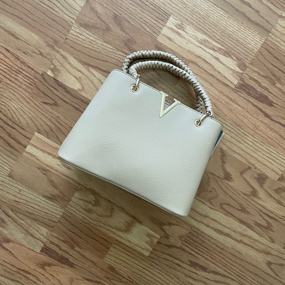 Nude purse